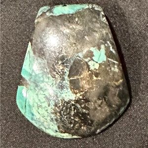 Beautiful turquoise pendant. 1 1/2” in length.